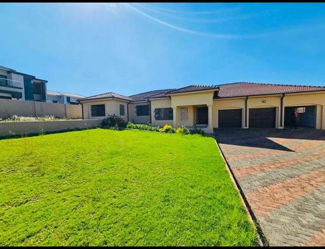 4 BEDROOM FREEHOLD TO LET IN MODEL PARK